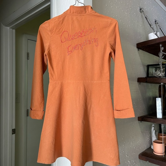 UFT Lenni the Label Question Everything retro dress - Picture 10 of 11